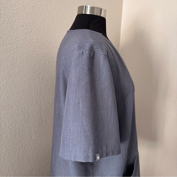 FIGS Casma 3-pocket Scrub Top Grey PO3260 - Picture 8 of 16